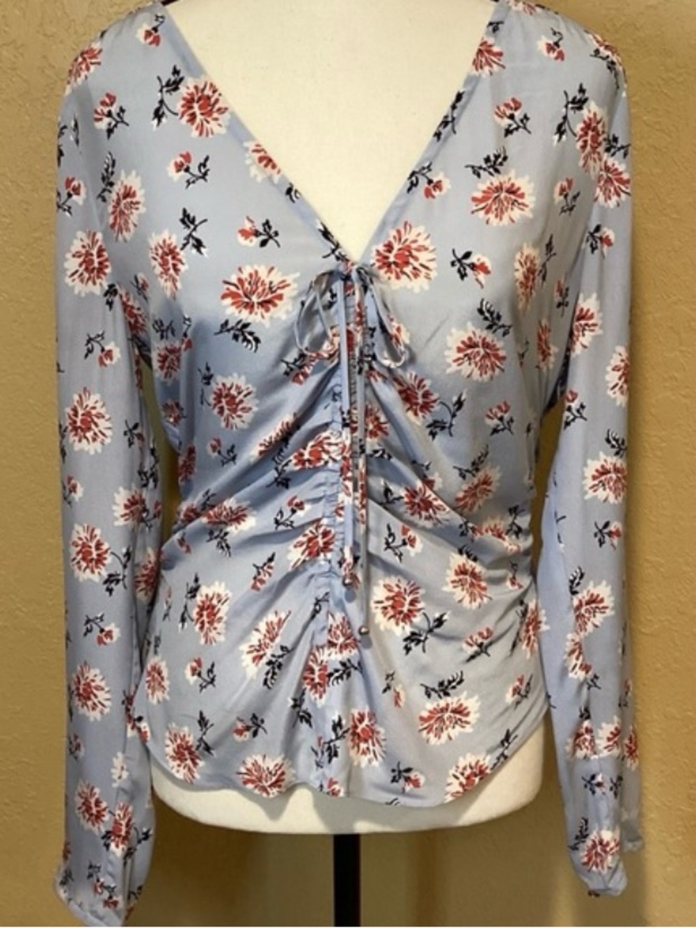 Veronica Beard Light Blue Silk Floral Ruched V-Neck Long Sleeve Top Sz 6